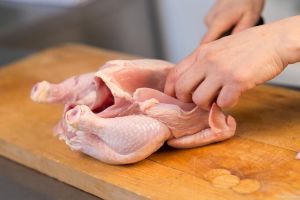 鸡腿扒是鸡的哪个部位_鸡腿肉和鸡胸肉哪个更适合做鸡扒？