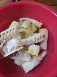 冬笋焯水后扔有涩味_焯水去涩味，冬笋更鲜甜