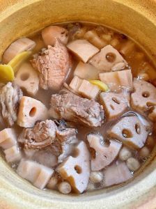 莲藕大火炖多久能熟_高压锅快炖，砂锅慢炖，选粉藕更粉糯