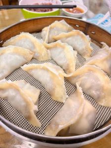 蒸饺不硬最简单三招_低筋面粉蒸饺皮软关键，猪油开水和面法