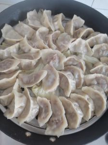 冻饺蒸30分钟够吗_冷水上锅蒸冻饺，皮Q馅熟不易溅！