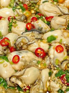 生蚝蘸汁怎么调_香辣蒜蓉酸甜柠檬蒜香辣味，随心选！