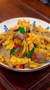 蘑菇炒几分钟就熟了_鲜菇4-6分钟，干菇同，金针菇2-3分钟