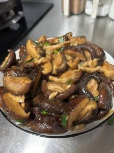 香菇焯水两分钟可去除嘌呤吗._痛风吃香菇？焯水减嘌呤，注意这几点！