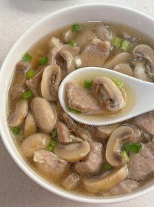 水煮口蘑煮多久就熟了_口蘑煮多久？看大小灵活掌握，熟透米白无硬心