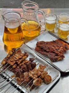 烤肉吃了没熟的肉怎么办_别吃没熟的烤肉，小心腹痛腹泻！