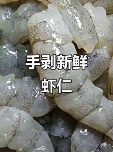 活虾怎么处理成虾仁_活虾冷冻15分钟，轻松剥壳带黄，泡盐水更弹牙