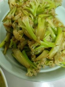 菜花没焯水能炒熟吗_不焯水炒菜花，爽脆营养怎么行？