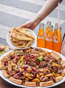 回民特色美食有哪些_泡馍凉皮，文化交融味更浓