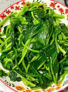 菠菜榨汁需要焯水吗_去草酸护肠胃，200克配60毫升水