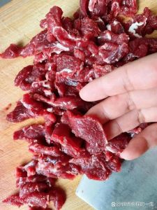 牛的梅子肉部位图片_牛肉部位怎么选？上肩肉慢炖里脊炒！