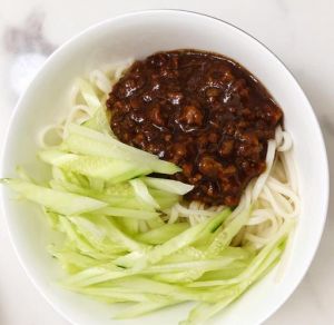 炸酱没有甜面酱用黄豆酱可以吗_口味不同看喜好