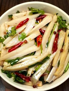 藕杆子凉拌要焯水吗_夏日凉拌藕片，爽脆可口，焯水增香，简单美味！