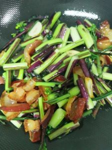 炒红菜苔的家常做法_爽脆红菜苔家常做法