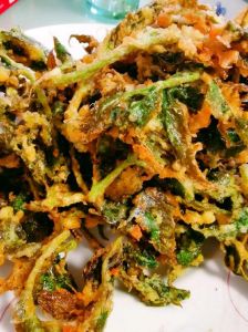 云南油炸香椿的做法_炸或拌油，尝尝春日限定的美味