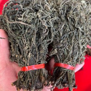 香椿干的制做方法_香椿选嫩芽，泡发后炒吃营养好