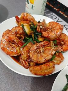 葱油爆虾的做法 家常_火候足味美鲜香