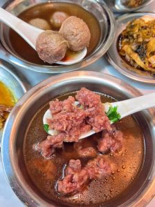 闽南炖牛肉汤的做法大全_酱油牛肉香，药材蔬菜鲜
