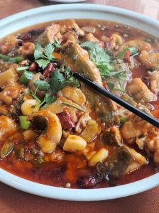 平锅鲶鱼的做法_鲶鱼去腥做法，平锅鲶鱼鲜嫩下饭