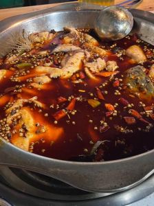 参条鱼做火锅做法_天冷吃火锅，参条鱼美味又暖身