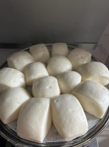 白馒头的家常做法_手把手教你做松软白馒头，超简单！
