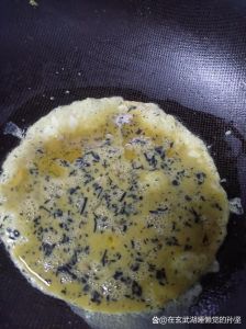 干艾叶炒鸡蛋的做法_艾叶煎蛋，简单美味，女性春天宜吃
