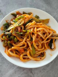 家常拉条子面条做法_家常拉条子面，简单美味，快来学！