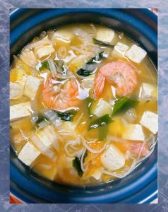 海鲜豆腐汤做法_家常海鲜豆腐汤，鲜美滑嫩，暖心暖胃
