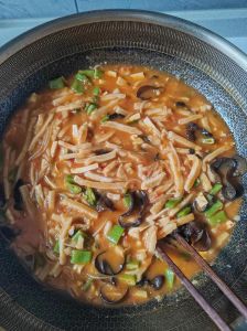 正宗烩饼的家常做法_北方家常烩饼，粗犷浓郁，软糯酥脆！