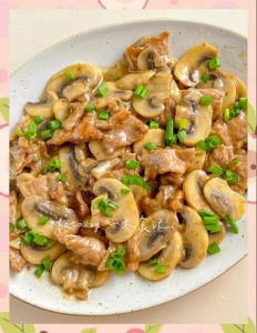 肉炒蘑菇的家常做法_平菇五花肉香浓，杂菇肉片营养美味