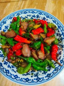 熏肉炒菜18种做法大全_熏肉炒菜，香浓可口！