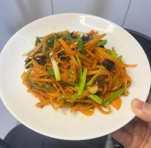 江西油炒萝卜的做法_素炒萝卜香浓下饭，简单美味易做！