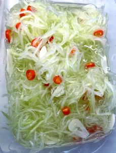 腌酸木瓜的做法大全_自制云南酸木瓜，酸甜开胃助消化