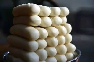 碾年糕的做法步骤图解_选糯米磨浆压制成型，口感柔韧弹牙