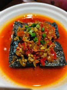 长沙臭豆腐传统做法_闻着臭吃着香！