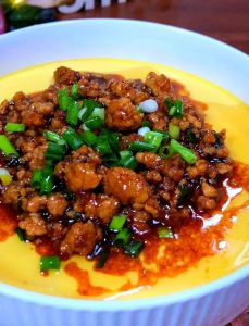 鸡蛋和肉末搅拌最简单做法_肉末蒸蛋，肥瘦相间，嫩滑美味！