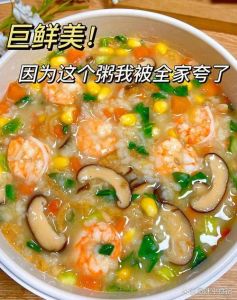 虾头粥的家常做法_熬虾头油做海鲜粥，鲜美营养又接地气！