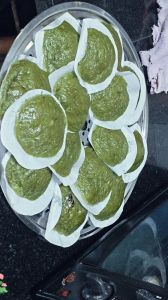 艾饼的做法家常做法_周末采摘艾叶做艾饼，香甜软糯幸福感满满！