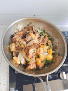 乱炖排骨的家常做法_东北乱炖排骨，肥瘦相间，营养丰富，暖心暖胃，简单易学