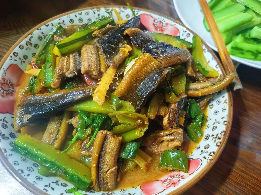 鳝鱼炒黄瓜的家常做法_在家做黄瓜炒鳝鱼，鲜嫩美味又简单