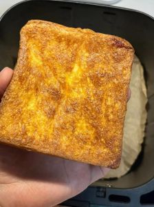 牛奶爆浆吐司的做法_港式牛奶爆浆吐司，蛋奶香浓，治愈美味！