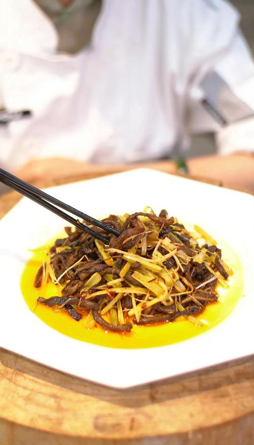 鳝鱼干锅的家常做法_家常鳝鱼段，鲜嫩入味，简单做！
