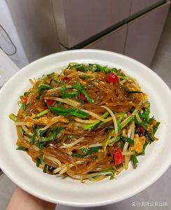 豆芽炒凉粉的做法家常做法_绿豆芽炒凉粉清爽开胃家常菜