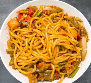 素炒拉条子家常做法_家常素炒拉条子，番茄鸡蛋面香可口