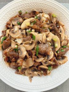 肉沫口蘑家常做法_葱白蒜炝锅炒口蘑，香辣不油腻