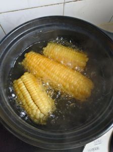 黏玉米需要多长时间煮熟_黏玉米怎么煮？水煮高压锅蒸多久熟？