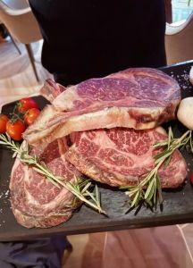 它家牛扒为什么总做不熟_醒肉火候撒盐时机