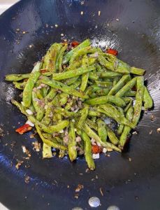 海南四角豆炒多久能熟_海南四角豆爆炒3-5分钟，爽脆如绿金子