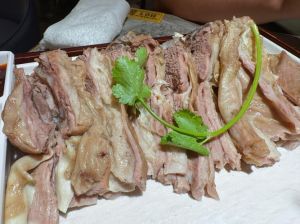 羊肉手抓肉用什么部位的_手抓羊肉选方肉，扁担肉嫩不合适！