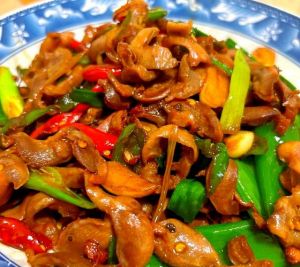 鸡胗要不要焯水后再炒_焯水鸡胗去腥增香又脆嫩